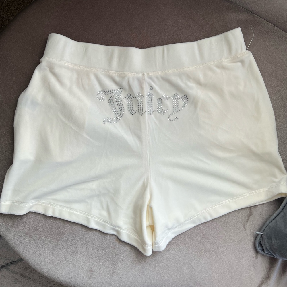 Size XL Juicy couture oyster Velour Bling Shorts Cream